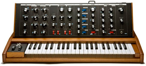 Фото Синтезатор Moog Minimoog Voyager Old School