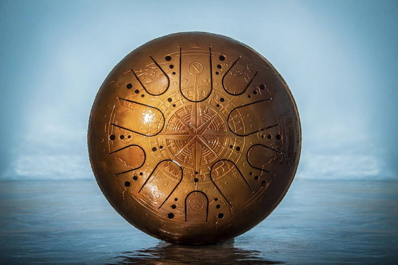 Фото KSY.35.C.e3 Глюкофон 35см, гравировка «Компас», полукруглые лепестки, Ля-минор, Kosmosky