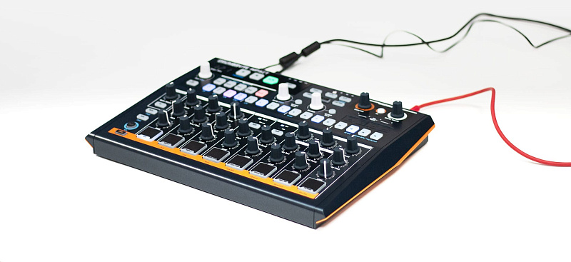 Фото Arturia DrumBrute Impact