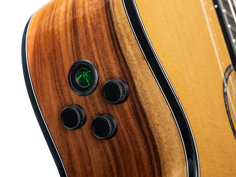 Фото Gold-OC8-NYLON-WCASE-NAT Классическая гитара со звукоснимателем, с вырезом, с чехлом, Cort