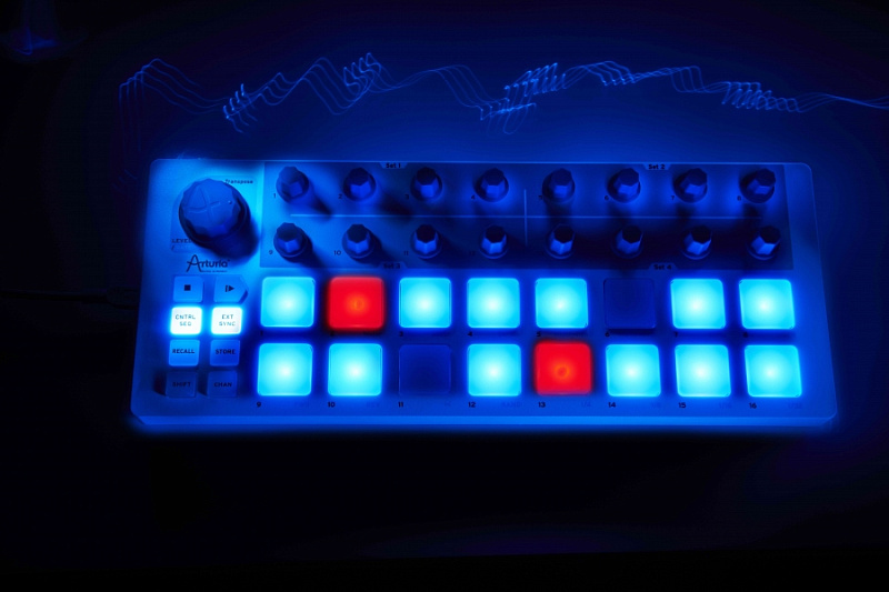 Фото Arturia BeatStep USB MIDI контроллер