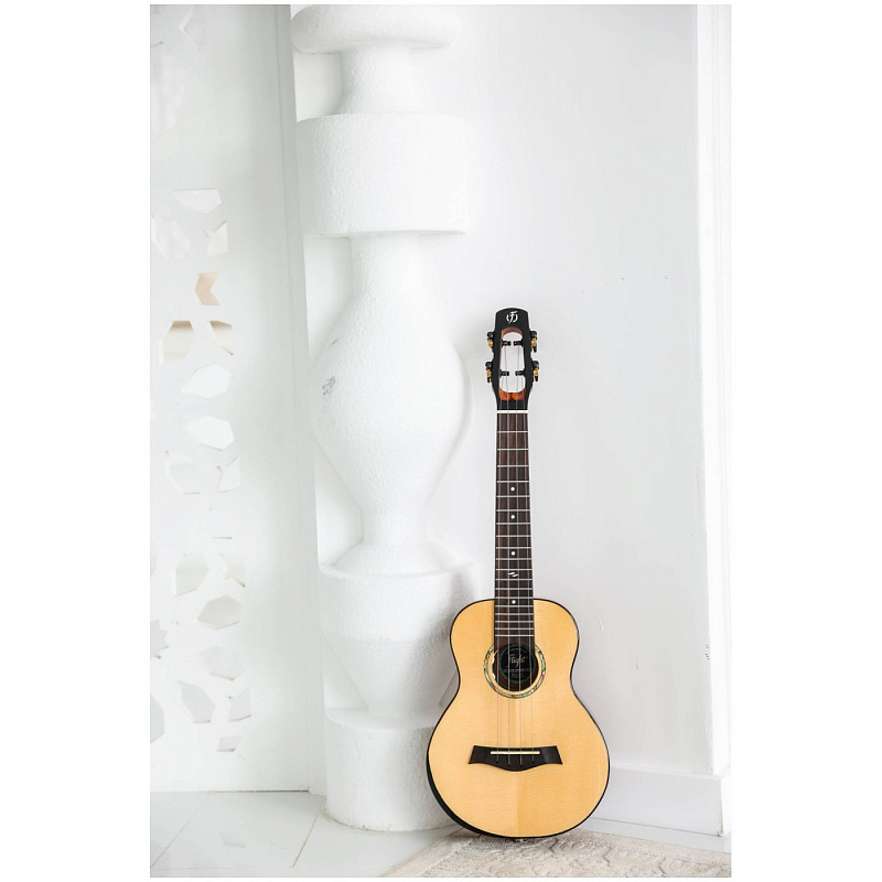 Фото Укулеле концерт FLIGHT VOYAGER CONCERT EQ-A